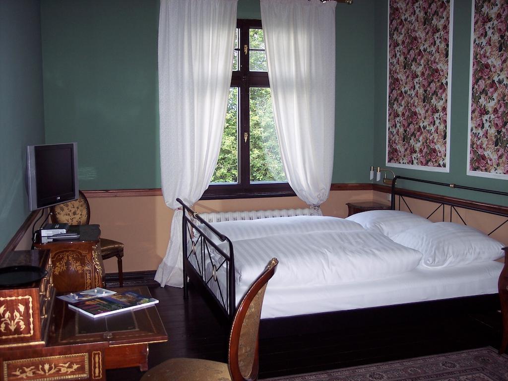 Gutshaus Kubbelkow Hotel Bergen Auf Rugen Room photo