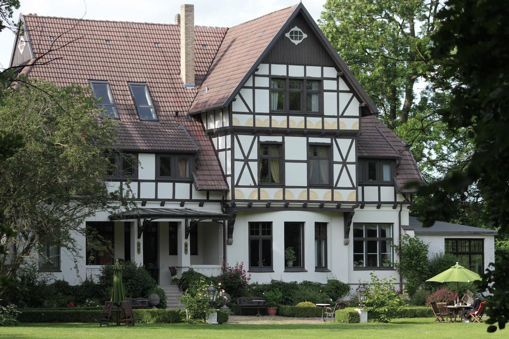 Gutshaus Kubbelkow Hotel Bergen Auf Rugen Exterior photo