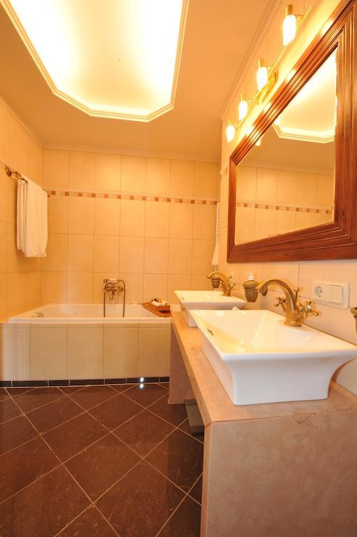 Gutshaus Kubbelkow Hotel Bergen Auf Rugen Room photo